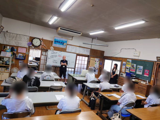 うなずく中３生たち